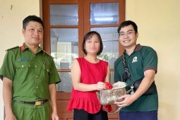 Trả lại túi xách tiền, vàng nhặt được trong lũ