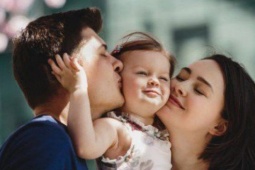 Những đứa trẻ 'ít được ôm ấp' khi lớn lên có thực sự độc lập hơn không?: Câu trả lời sẽ khiến bạn phải khóc!