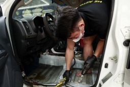 Gara chật cứng ô tô ngập nước chờ sửa, chủ xe sang Đức phải chi hàng trăm triệu