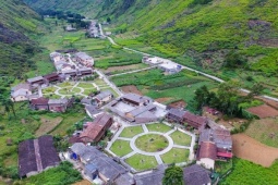 Ngôi làng H'mông Pả Vi đẹp như phim trường