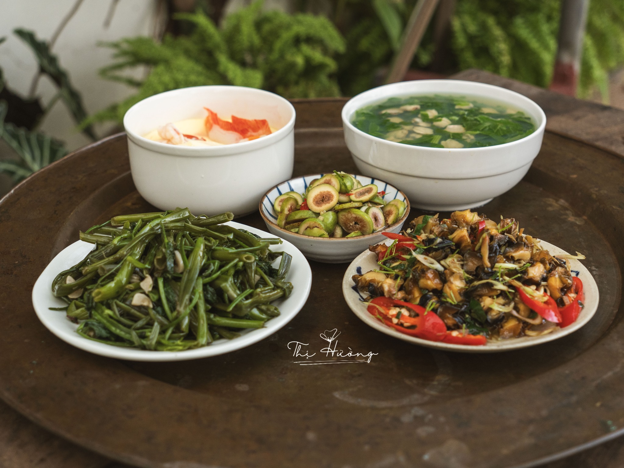 Ốc xào sả ớt - Rau muống xào tỏi - Sung muối xổi - Canh cải nấu ngao