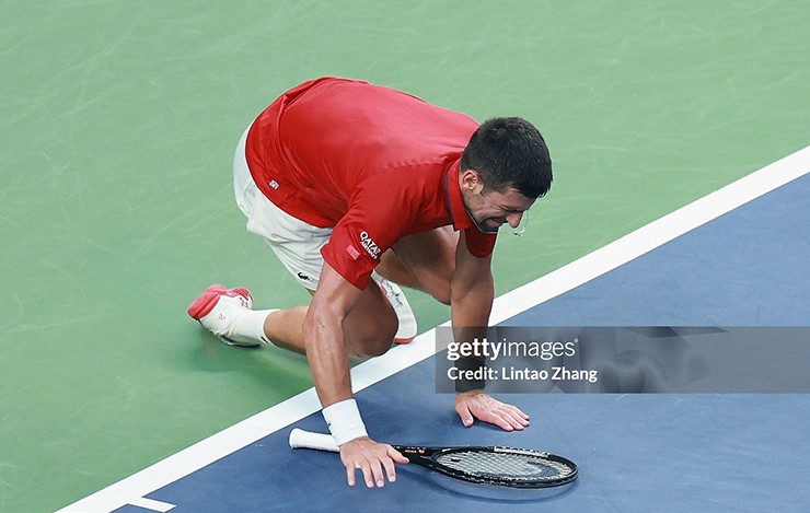 Djokovic gặp chấn thương tại Thượng Hải Masters 2025, gây lo ngại cho người hâm mộ