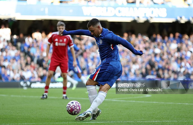 Ngôi sao người Bỉ vẫn thể hiện kỹ thuật điêu luyện, khiến khán giả tại Stamford Bridge vỡ òa