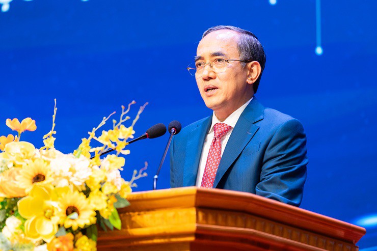 PGS .TS Hồ Xuân Năng đang giữ vị trí Chủ tịch Hội đồng Quản trị Tập đoàn Phenikaa, Chủ tịch Hội đồng trường Đại học Phenikaa