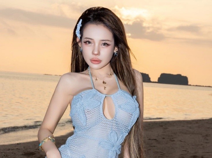 Ngân 98 hoạt động trong vai trò DJ, người mẫu, diễn viên tự do,&nbsp;từng vướng nhiều lùm xùm trước khi bị bắt.