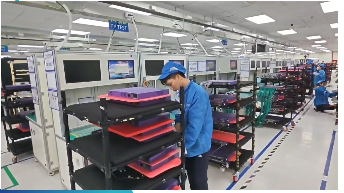 Công nhân Việt Nam sản xuất sản phẩm Extreme tại nhà máy Alpha Networks