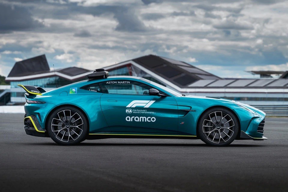 Đây là mẫu siêu xe Aston Martin phục vụ các giải đua F1 - 5