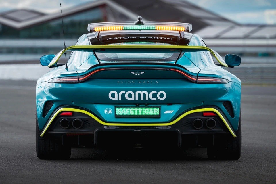 Đây là mẫu siêu xe Aston Martin phục vụ các giải đua F1 - 3