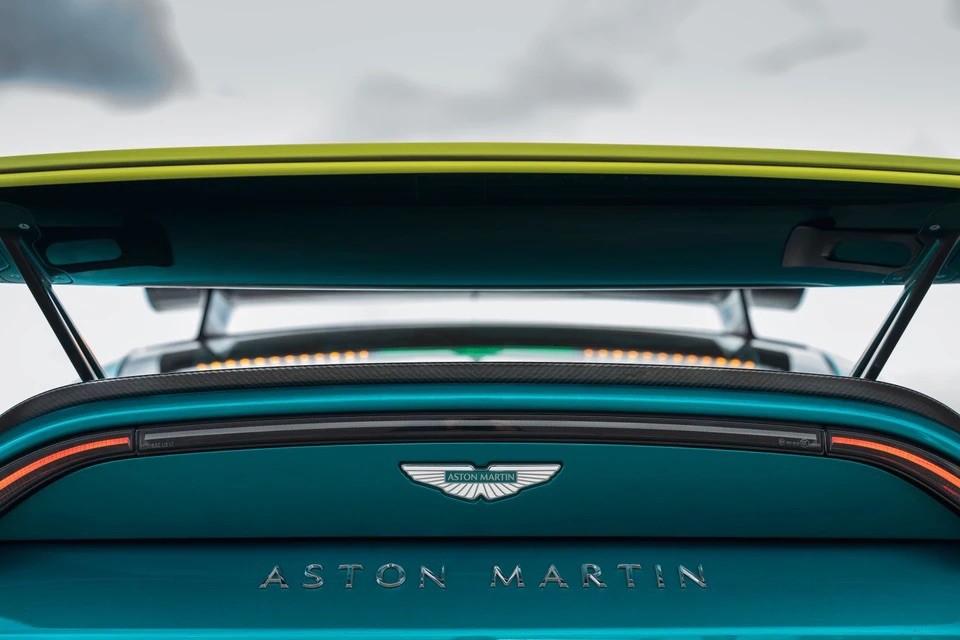 Đây là mẫu siêu xe Aston Martin phục vụ các giải đua F1 - 4
