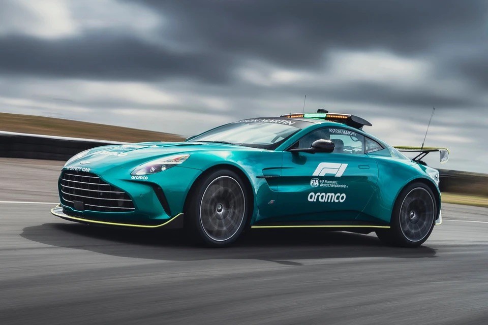 Đây là mẫu siêu xe Aston Martin phục vụ các giải đua F1 - 6