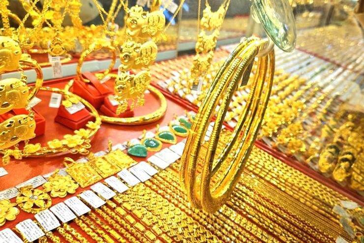 Giá vàng tiếp tục tăng mạnh