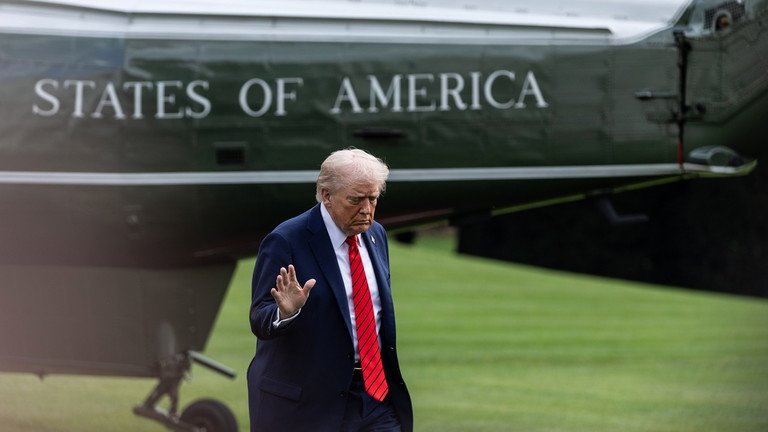 Ông Trump sẽ "bàn" với ông Putin việc cung cấp tên lửa Tomahawk cho Ukraine - 1