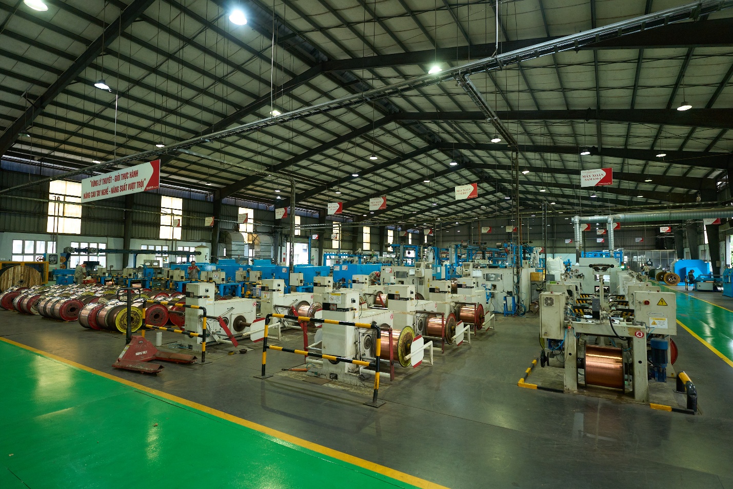 Tất cả sản phẩm của CADIVI đều được sản xuất trực tiếp tại hệ thống nhà máy hiện đại.