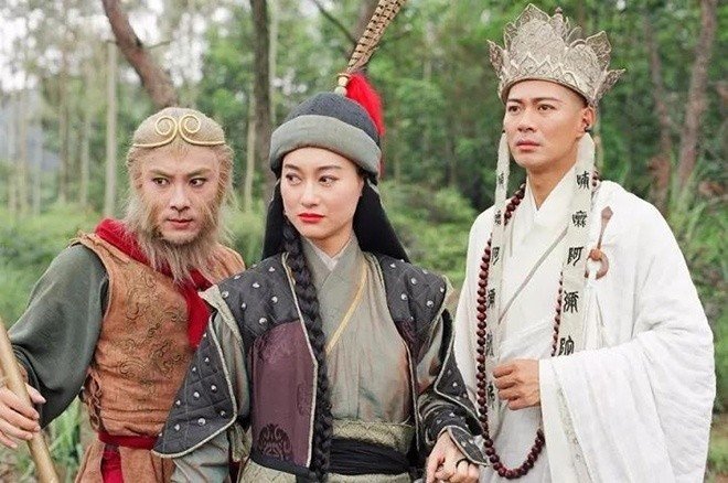 Giang Hoa từng là ngôi sao TVB nổi danh, giờ đi làm nhân viên tại các khu du lịch.