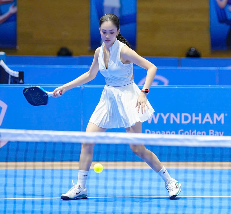 Bị đối thủ nam cố tình đánh bóng pickleball trúng mặt, dàn hot girl đồng lòng nói thẳng cách xử lý