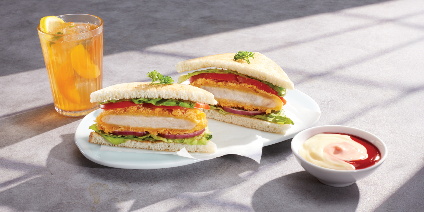 Món sandwich kẹp thịt chiên xù nhanh gọn cho bữa sáng đủ chất.