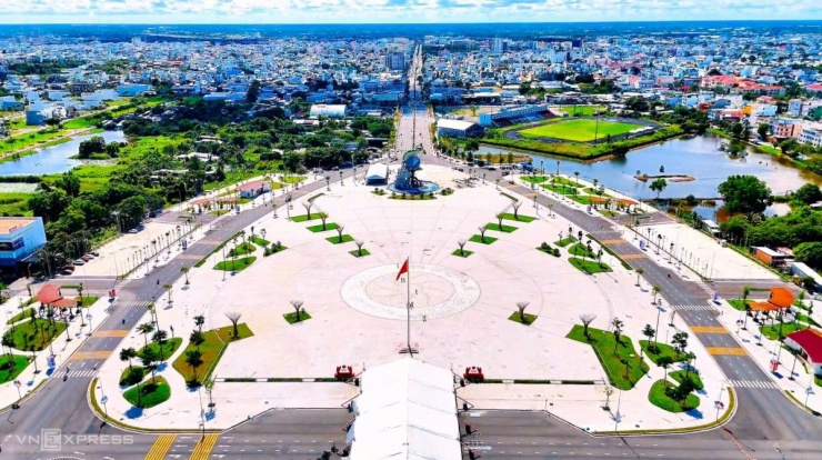 Hình dáng quảng trường có biểu tượng tôm Cà Mau - 1