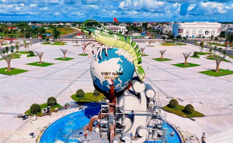 Hình dáng quảng trường có biểu tượng tôm Cà Mau - 3