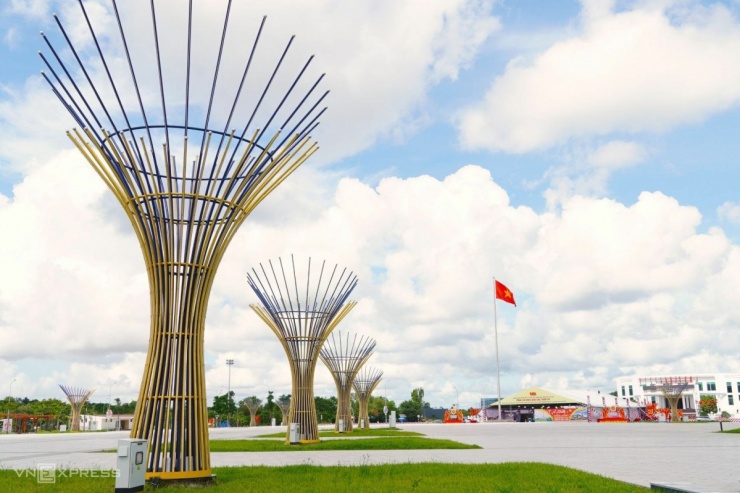 Hình dáng quảng trường có biểu tượng tôm Cà Mau - 5