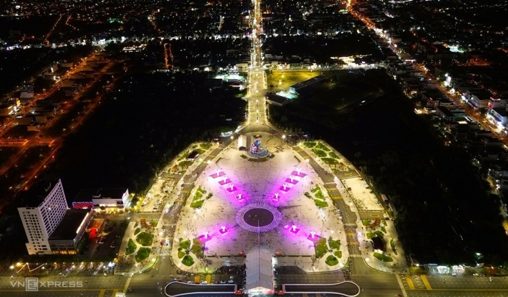 Hình dáng quảng trường có biểu tượng tôm Cà Mau - 8