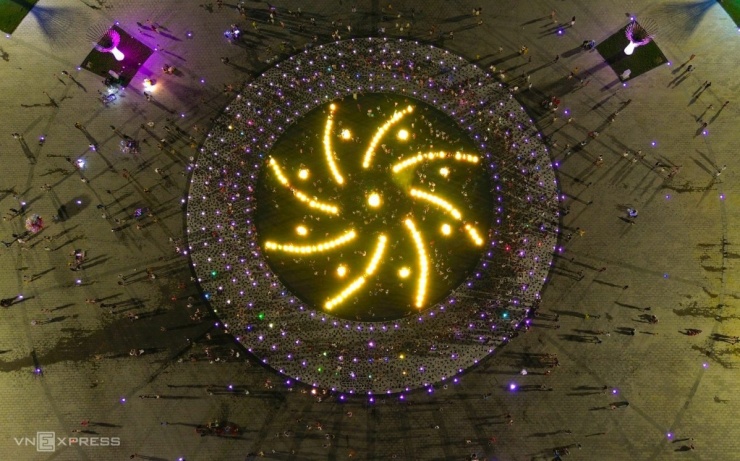 Hình dáng quảng trường có biểu tượng tôm Cà Mau - 9