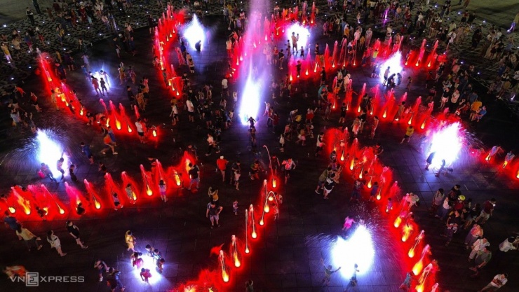 Hình dáng quảng trường có biểu tượng tôm Cà Mau - 10