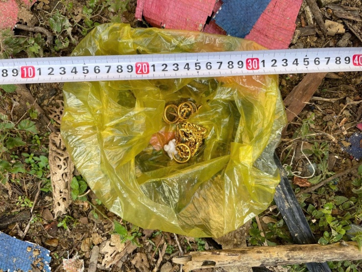 Số vàng mà đối tượng Toàn trộm cắp của ân nhân. Ảnh: Công an Đắk Lắk