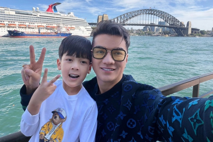 Ca sĩ Đàm Vĩnh Hưng đưa con trai - bé Polo Huỳnh vi vu Australia - nơi lưu giữ nhiều kỷ niệm đẹp của anh.