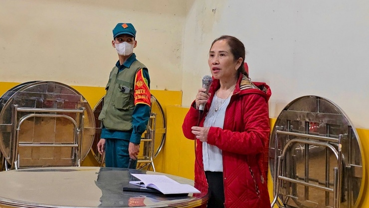 Bà Nguyễn Thái Quỳnh Nga tại buổi trao đổi với phụ huynh vào tối 18/9.