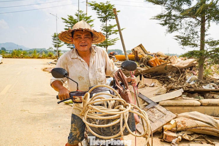 Người Thái Nguyên mỏi mắt ‘bới rác’ tìm đồ đạc sau lũ - 5