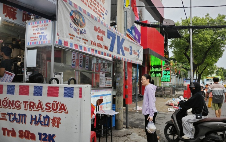 Giá trà sữa quá rẻ thu hút người dùng