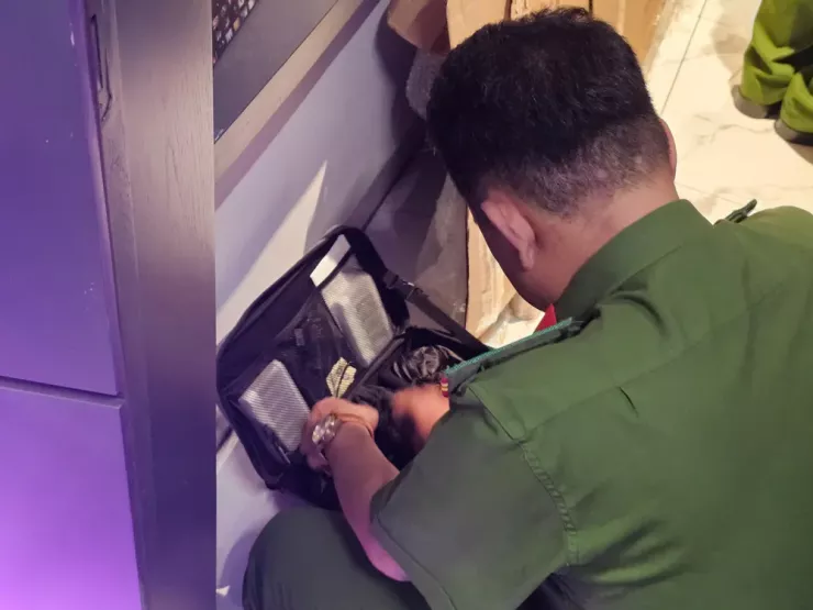 Công an TP.HCM thu giữ nhiều vật chứng liên quan tại căn hộ cao cấp rộng 300m².