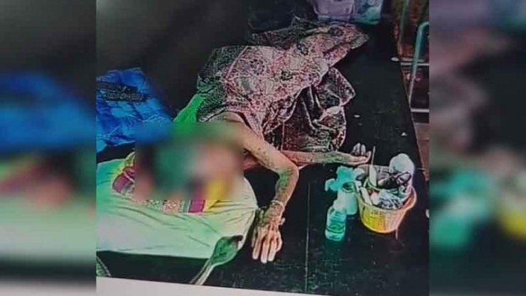 Đang nằm trên giường, cụ bà 93 tuổi bất ngờ bị rắn hổ mang cắn vào tay - 1