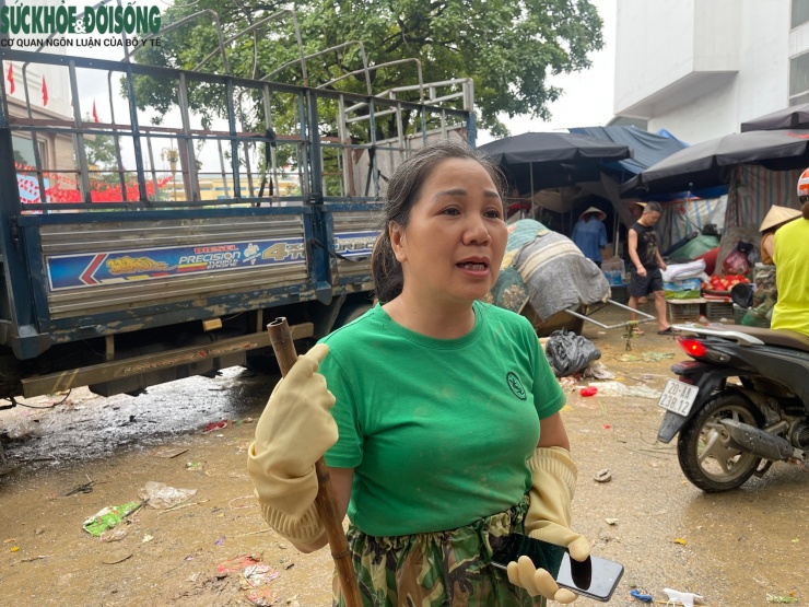 Chị Nguyễn Thị Việt - tiểu thương hàng khô tại chợ Thái.