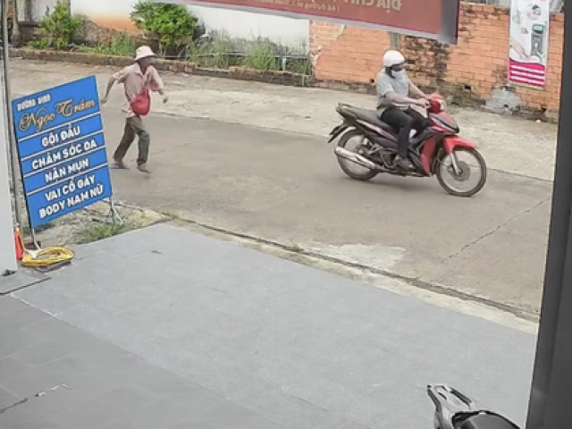 CLIP: Bắt giữ kẻ cướp giật 40 tờ vé số gây bức xúc dư luận