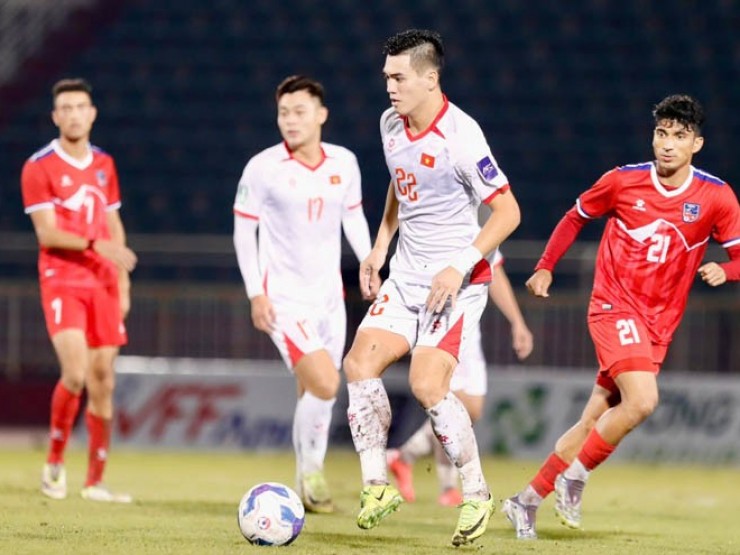 Đáng lo ĐT Việt Nam sút nhiều gấp 10 lần Nepal nhưng không thể tự ghi bàn (Clip tin nóng)