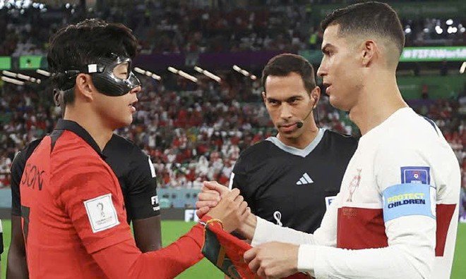 Son Heung-min trong một lần đối đầu Ronaldo ở ĐTQG