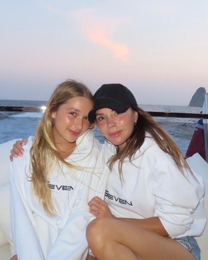 Vic chọn trò chuyện cởi mở với con gái út về vấn đề rối loạn ăn uống cô từng đối mặt khi trẻ trước khi phim tài liệu lên sóng.