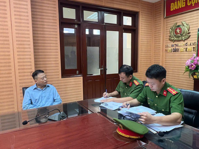 Shark Bình làm việc với cơ quan công an