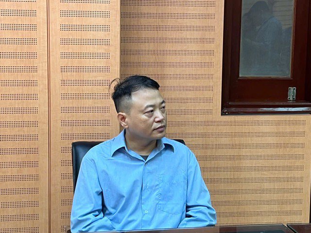 Nguyễn Hòa Bình tại cơ quan công an. Ảnh: Công an cung cấp.