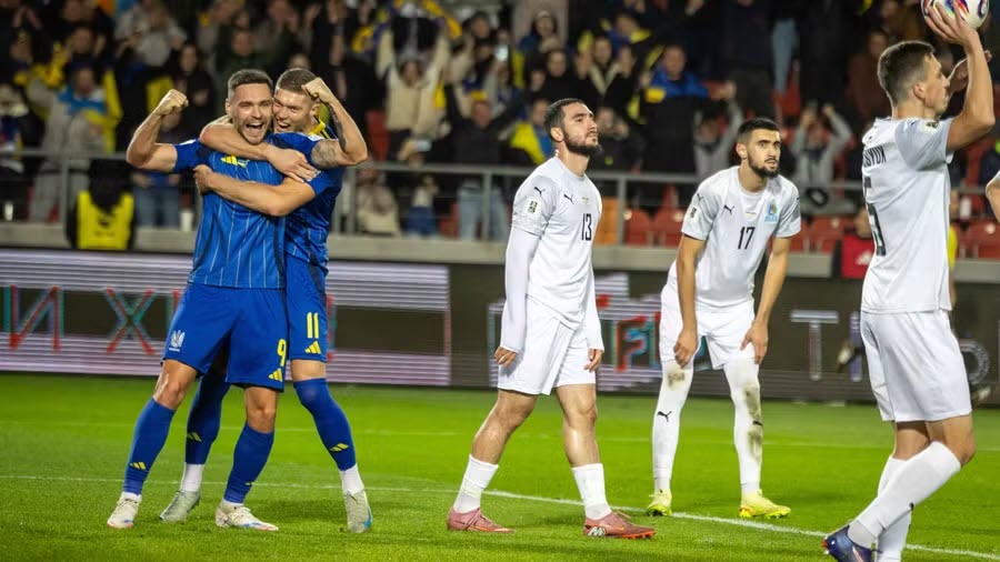 Ukraine thắng Azerbaijan để gây áp lực lên ĐT Pháp