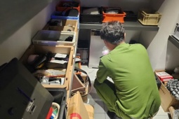 An ninh - Xã hội - Công an TP.HCM khám xét căn hộ cao cấp 300m² của 'Ngân 98'