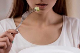 Ám ảnh ngoại hình, nữ sinh ăn kiêng đến kiệt sức