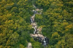 Một ngày trekking thác 5 tầng Núi Chúa chạm vào vẻ đẹp nguyên sơ của đại ngàn