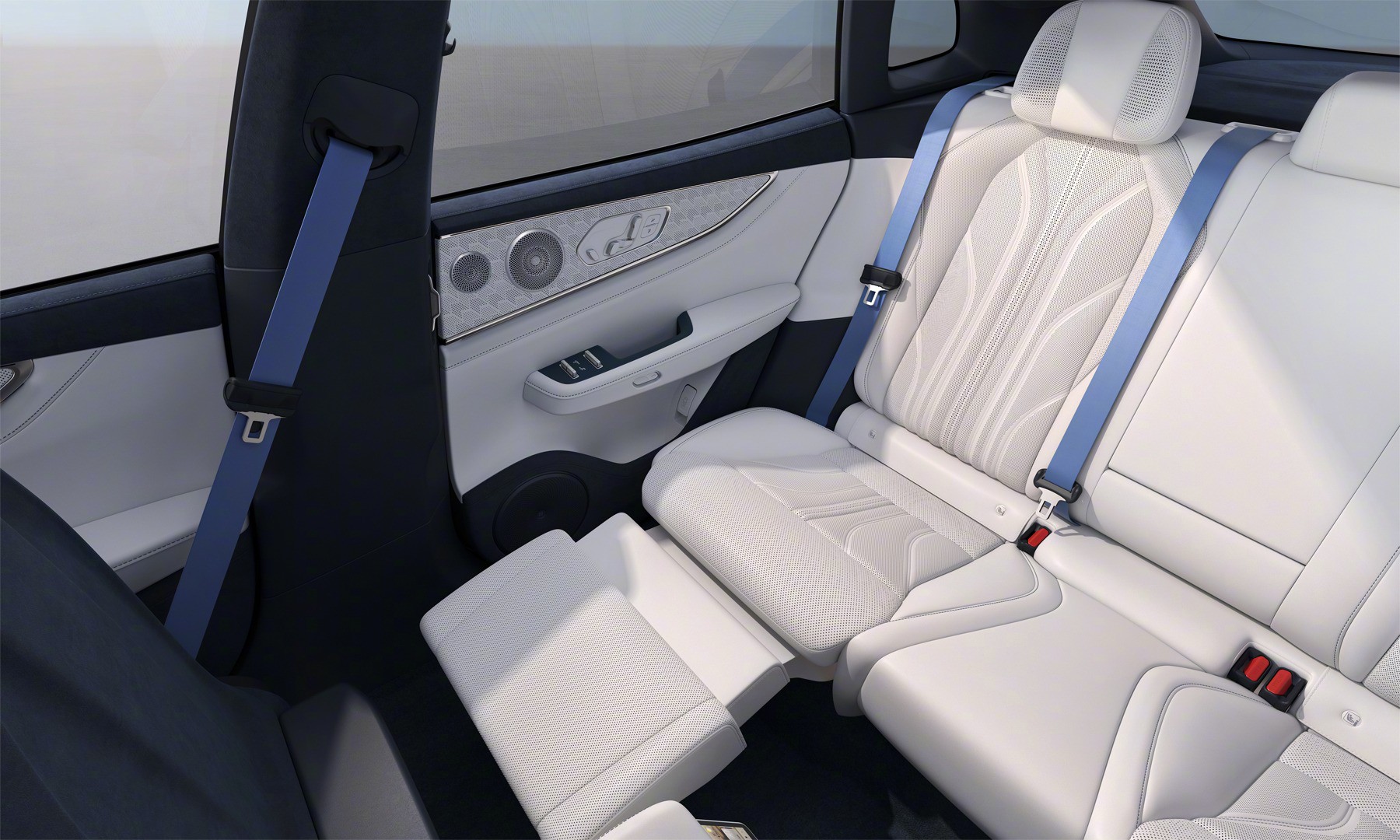 Xe điện sạc nhanh như đổ xăng, phạm vi hoạt động 710 km - 5