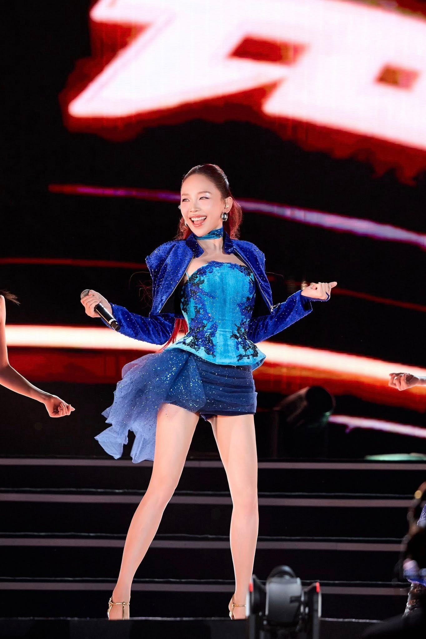 Tóc Tiên được mệnh danh là "người chơi hệ mốt" của showbiz Việt.