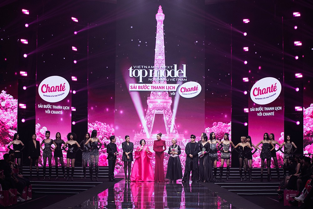 Madame Trang đầy cảm xúc khi đứng trước thời khắc diễn ra đêm chung kết Vietnam’s Next Top Model