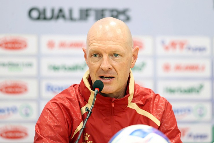 HLV Matt Ross tự tin có điểm trước ĐT Việt Nam