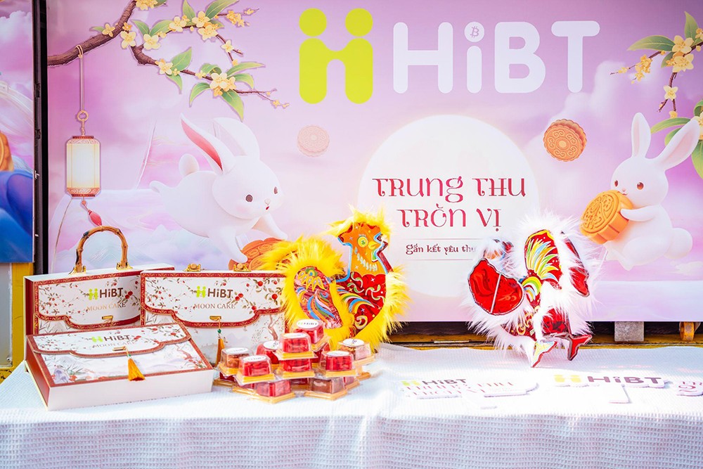 Chiếc xe của đội ngũ công ty đã mang tặng hàng trăm phần quà Trung Thu đến nhiều khu vực