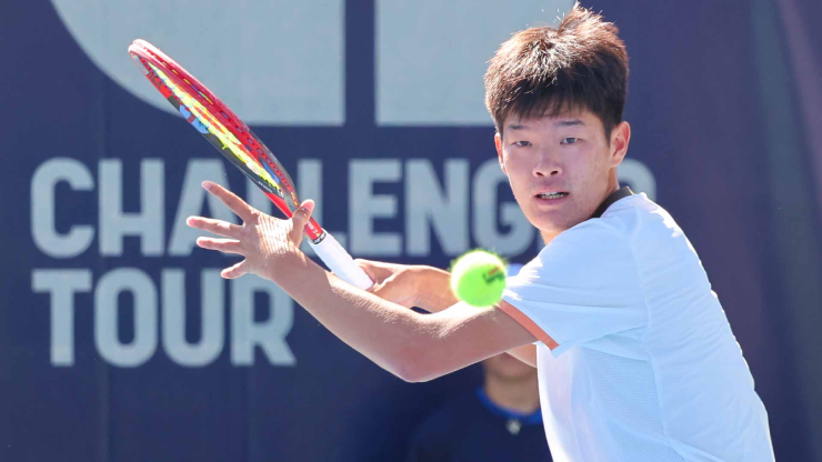 Michael Zheng vô địch 3 sự kiện Challenger liên tiếp, tăng hơn 500 bậc ATP và hiện đang giữ hạng 180 thế giới